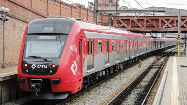 Descarrilamento de trem de carga afeta linhas 11 e 12 da CPTM em SP