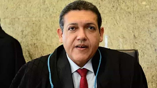 STF: Nunes Marques vota contra revisão da vida toda e julgamento é suspenso