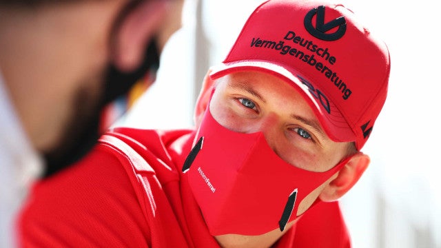 Mick Schumacher deixa Ferrari e vai ser o piloto reserva da Mercedes em 2023