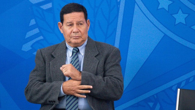 Mourão nomeia quatro dirigentes da Receita para cargos no exterior por 2 anos