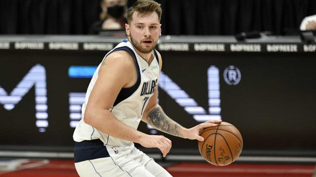 Doncic anota ‘triple-double’ histórico em vitória dos Mavericks sobre os Knicks