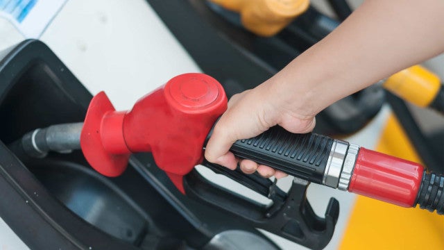 Gasolina tem queda pelo 5º mês consecutivo e atinge média de R$ 5,27, diz IPTL