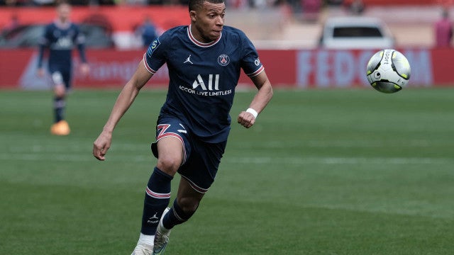 Neymar é expulso, mas Mbappé marca de pênalti no fim e garante vitória do PSG