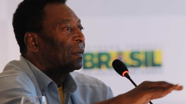 Filha posta foto com Pelé: ‘Seguimos aqui na luta e na fé. Mais uma noite juntos’