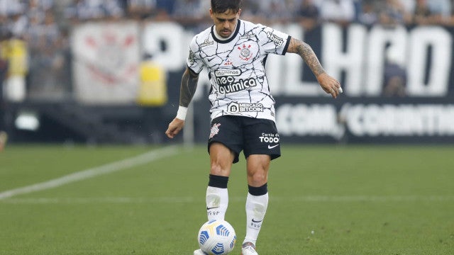 Fagner treina forte para fazer belo 2023 após ter vivido pior ano no Corinthians