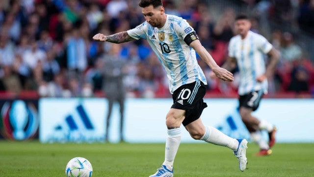 Messi ultrapassa Batistuta e é maior artilheiro da Argentina em Copas