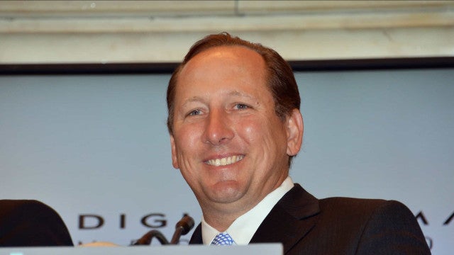 John Textor conclui compra do Lyon e planeja colaboração com o Botafogo