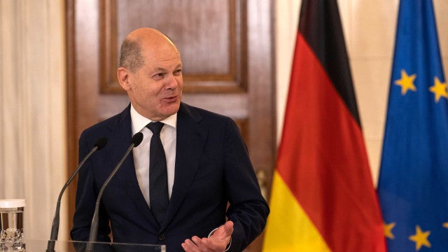 Scholz supera trancos após 1 ano no poder, mas vê ministros mais populares