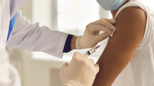 Brasil tem 49,8% da população vacinada com reforço ou dose adicional