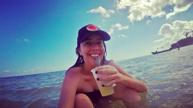 Jovem morre atingida por hélice de barco ao pular na água