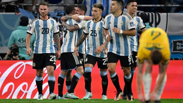 Argentina ensaia time com três zagueiros para a final