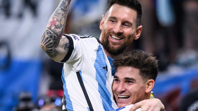 Julián Alvárez é o mais novo a fazer dois gols em semifinal de Copa desde Pelé