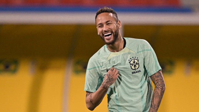 Neymar treina e confirma presença pelo Brasil nas oitavas da Copa
