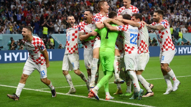 Croácia vence nos penáltis e joga Japão para fora do Mundial