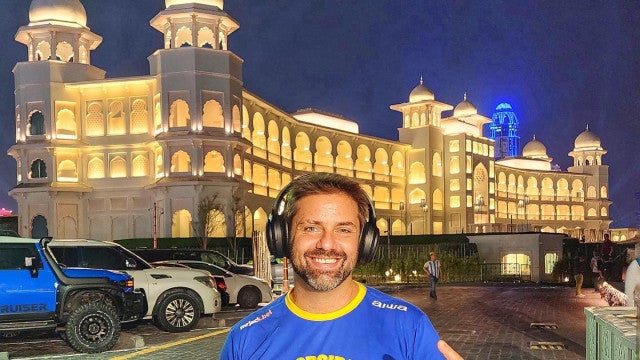Humorista Fábio Rabin chora após ser detido no Qatar