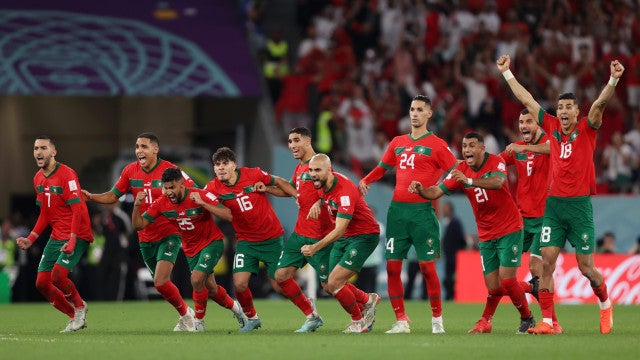 Seleção marroquina celebra Copa histórica nas ruas e recebe condecorações do rei