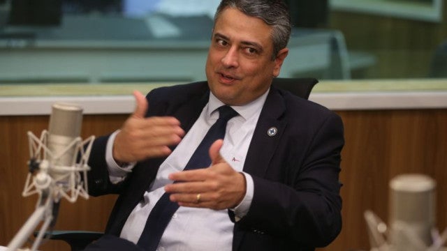 Governo exonera médico olavista que assinou nota antivacina na Saúde