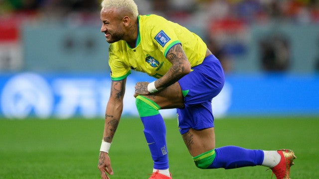 Neymar chega ao Brasil e volta a lamentar derrota na Copa: ‘ainda dói’