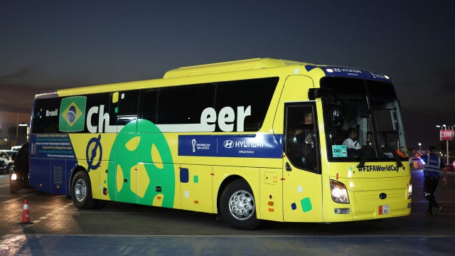 Em clima melancólico, seleção brasileira deixa o hotel em Doha