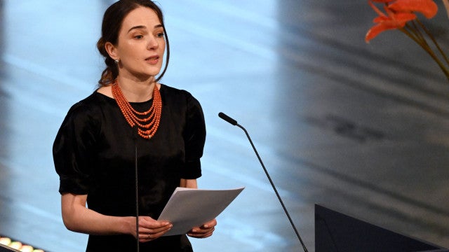 Ucrânia não deve depor armas, diz ativista ao receber Nobel da Paz