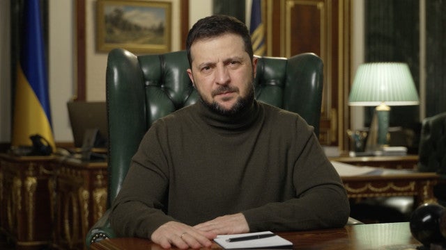 Zelensky alerta Rússia: "Mesmo sem luz sabemos bem onde disparar"