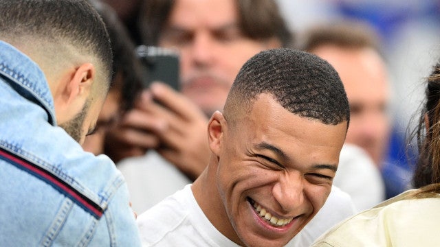 Mbappé celebra 24 anos depois do vice na Copa do Mundo