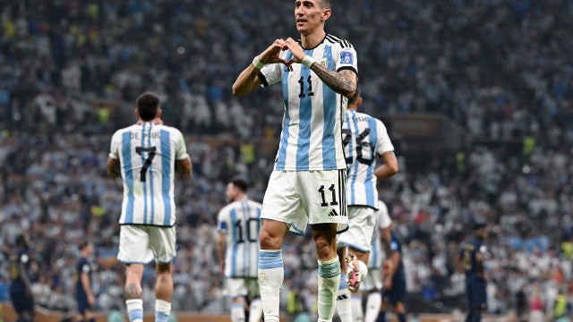 Em um contra-ataque, Di Maria marca o segundo para a Argentina