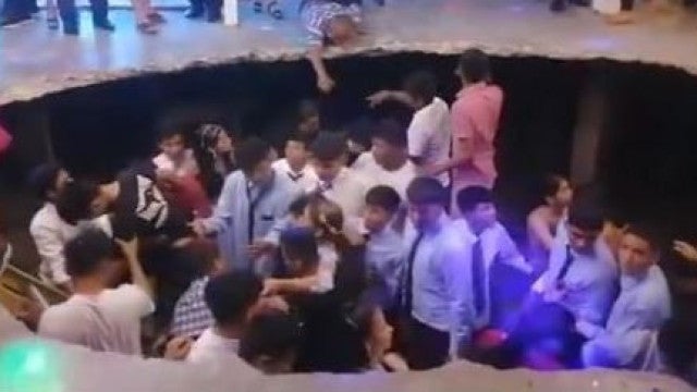 Peru: Chão de discoteca cede e ‘engole’ estudantes em festa de formatura