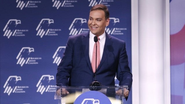 Trumpista George Santos admite ter mentido sobre formação escolar e currículo profissional