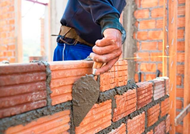 Prefeitura lança credenciamento para contratação de pedreiros e ajudantes