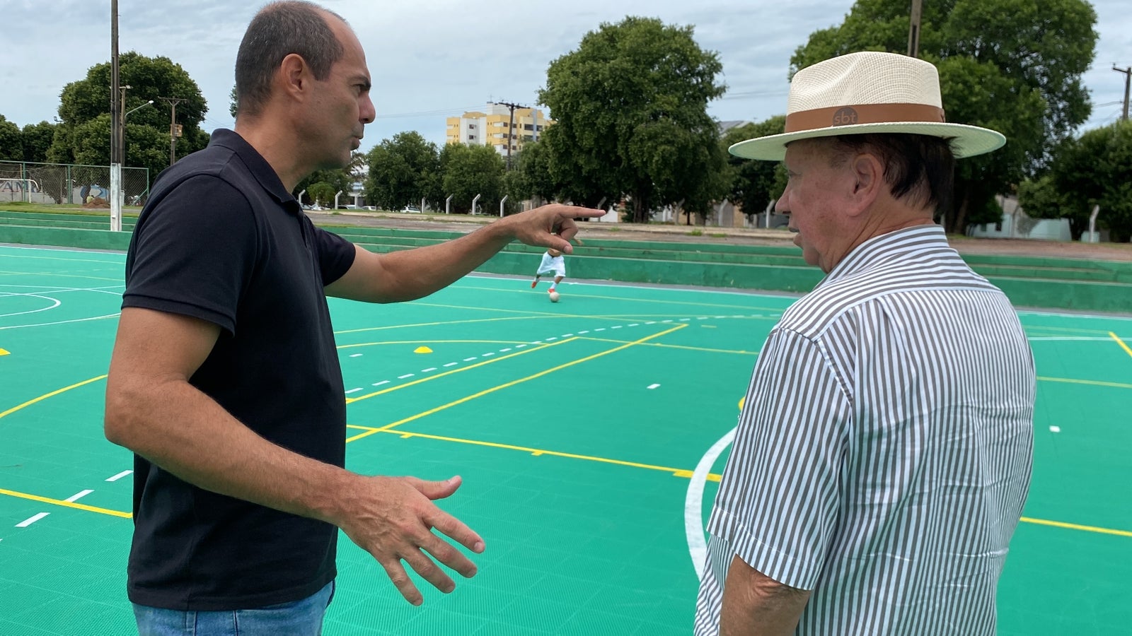 Prefeito visita áreas para implantação de até 6 campos sintéticos em Sinop