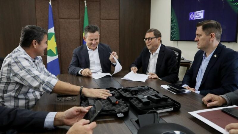 Governador regulamenta auxílio-fardamento aos policiais penais de Mato Grosso