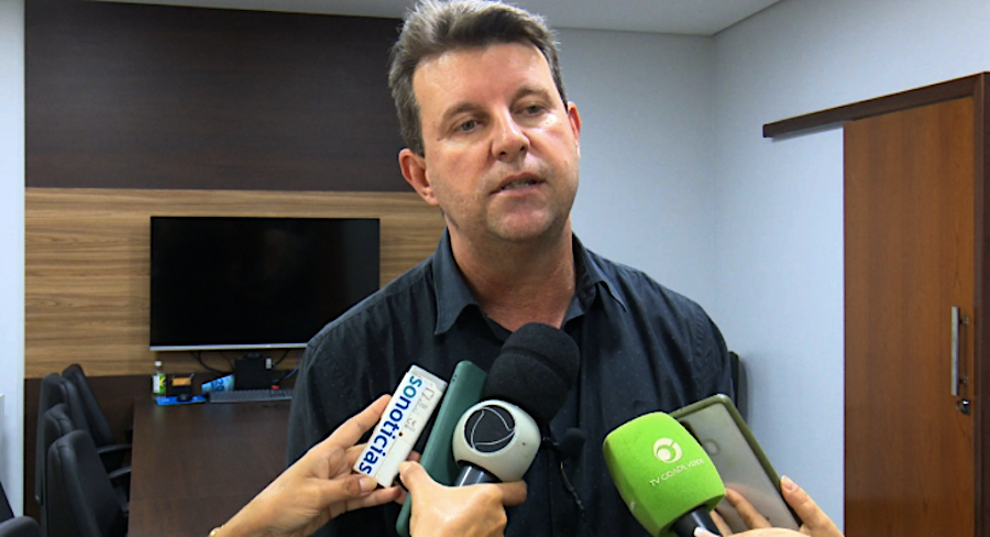 Prefeito debate com secretário solução para agilizar serviços de maternidade em Sorriso