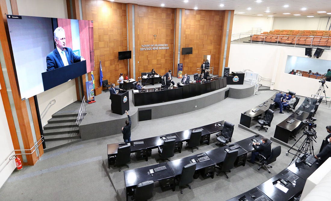 Botelho diz ter 14 votos para se reeleger presidente da Assembleia; Max fala em empate