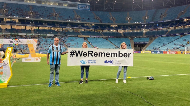 Ação em partida entre Grêmio e Brasil de Pelotas marca Semana em Memória das Vítimas do Holocausto