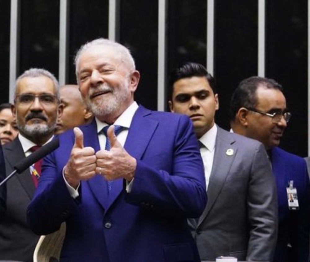 Lula é empossado para 3º mandato e diz que ‘direitos da população, democracia e soberania serão pilares do governo’