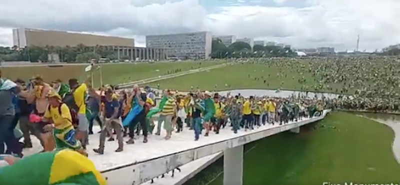 Manifestantes protestam e invadem o Congresso Nacional, Supremo Tribunal Federal e Palácio do Planalto