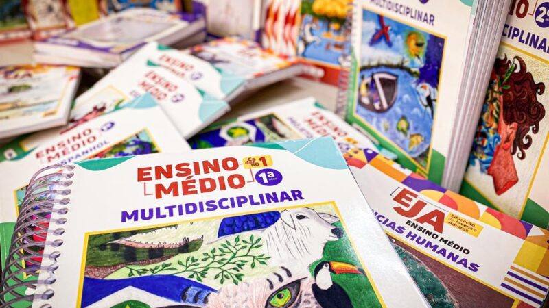 Livros para o ano letivo 2023 são entregues às escolas estaduais de MT