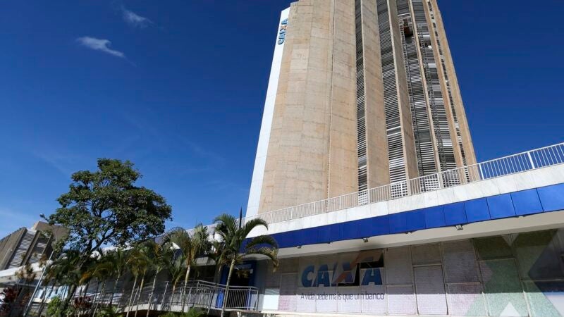 Caixa suspende crédito consignado para beneficiários do Bolsa Família