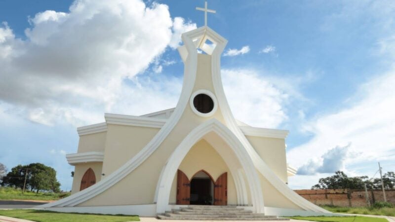 Obras dos vitrais da capela Senhora Rainha da Paz em Sorriso entram na reta final