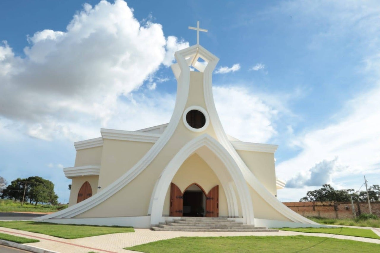 Obras dos vitrais da capela Senhora Rainha da Paz em Sorriso entram na reta final