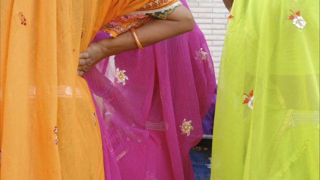 Homem encomenda estátua de esposa que morreu: "Se temos fotos…"