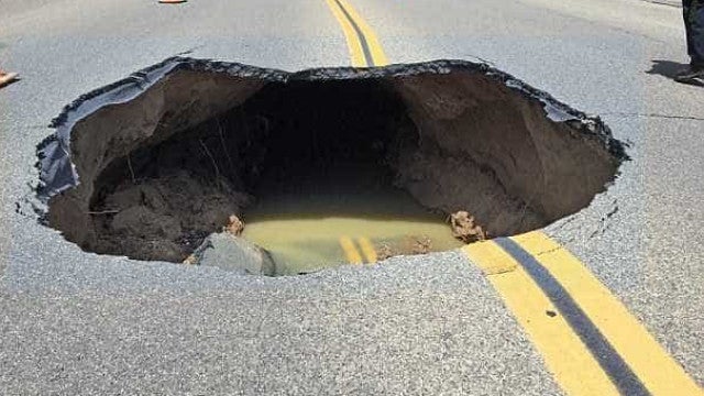 Cratera se abre e assusta moradores em Carapicuíba