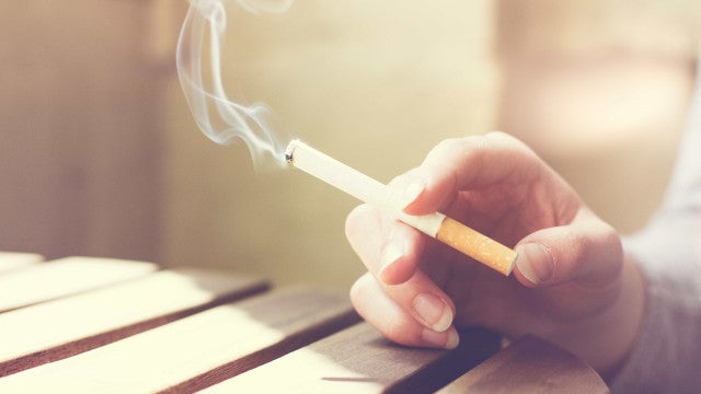 Número de fumantes de cigarro cai nos EUA, e uso de maconha cresce