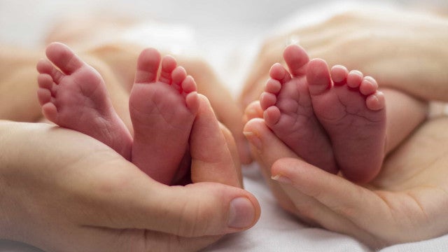 Mulher diz que recebeu somente um bebê após dar à luz gêmeos em AL