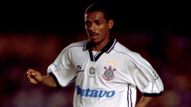 ‘Não diminui o que foi Pelé’, diz Vampeta sobre ausências em velório