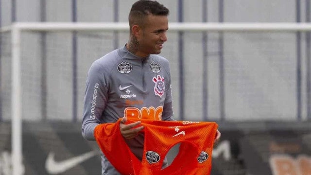 Corinthians recebe sondagens, mas prioriza rescisão do contrato com Luan