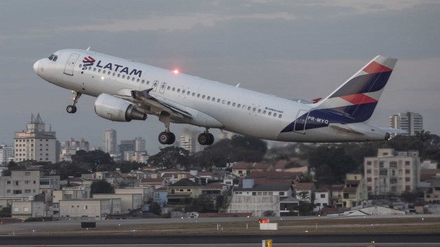 Latam amplia vantagem sobre rivais e lidera mercado doméstico em novembro