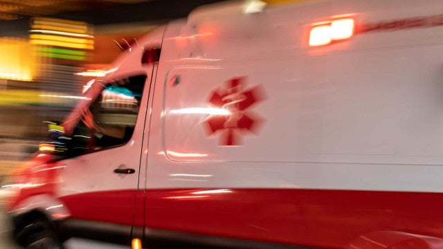 Acidente entre carro e caminhão deixa dois mortos e três feridos no Minhocão em SP