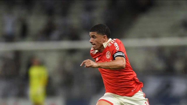 Taison e Internacional rescindem contrato e meia voltará ao exterior